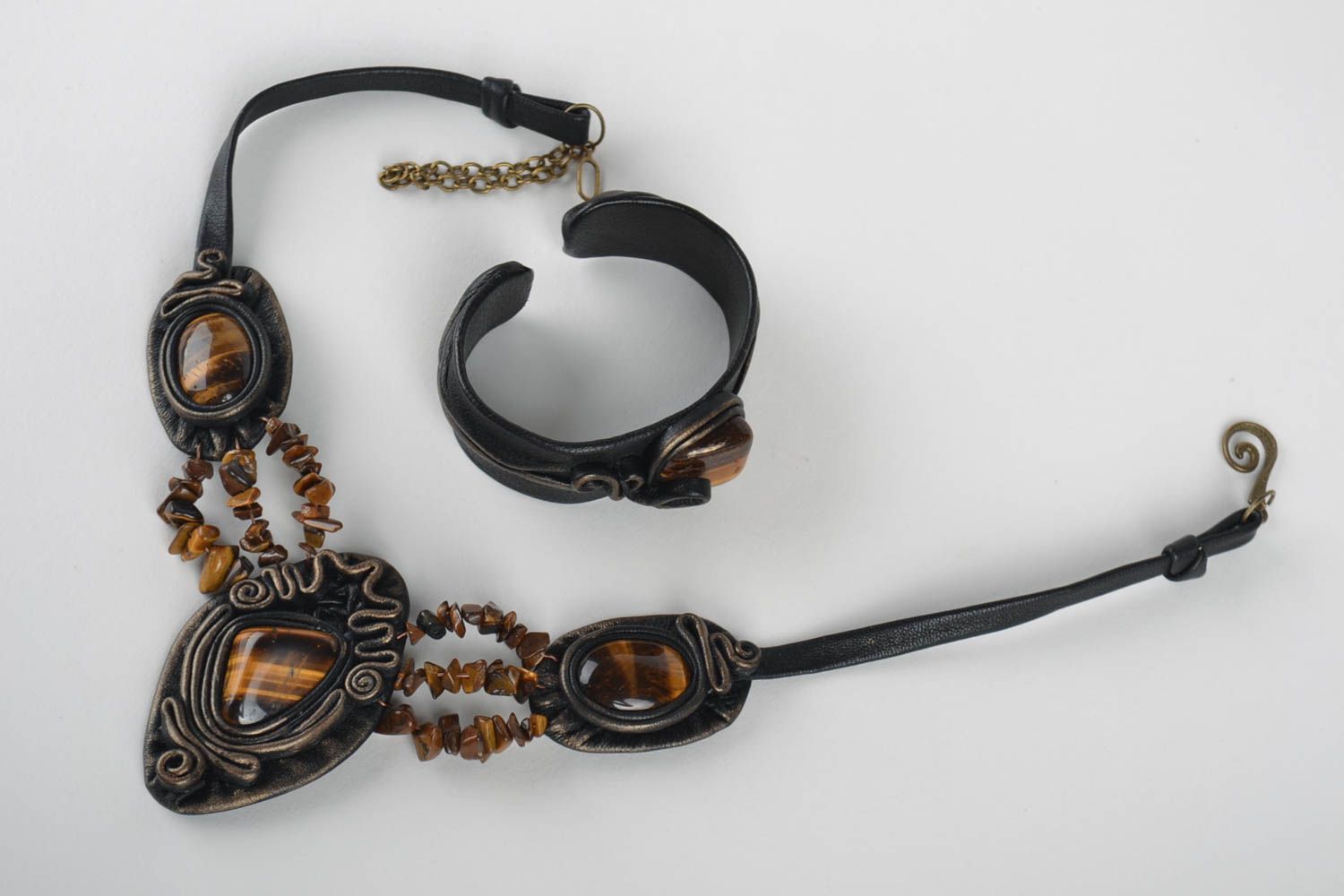 Parure collier et bracelet Bijoux faits main noirs Cadeau pour femme original photo 2