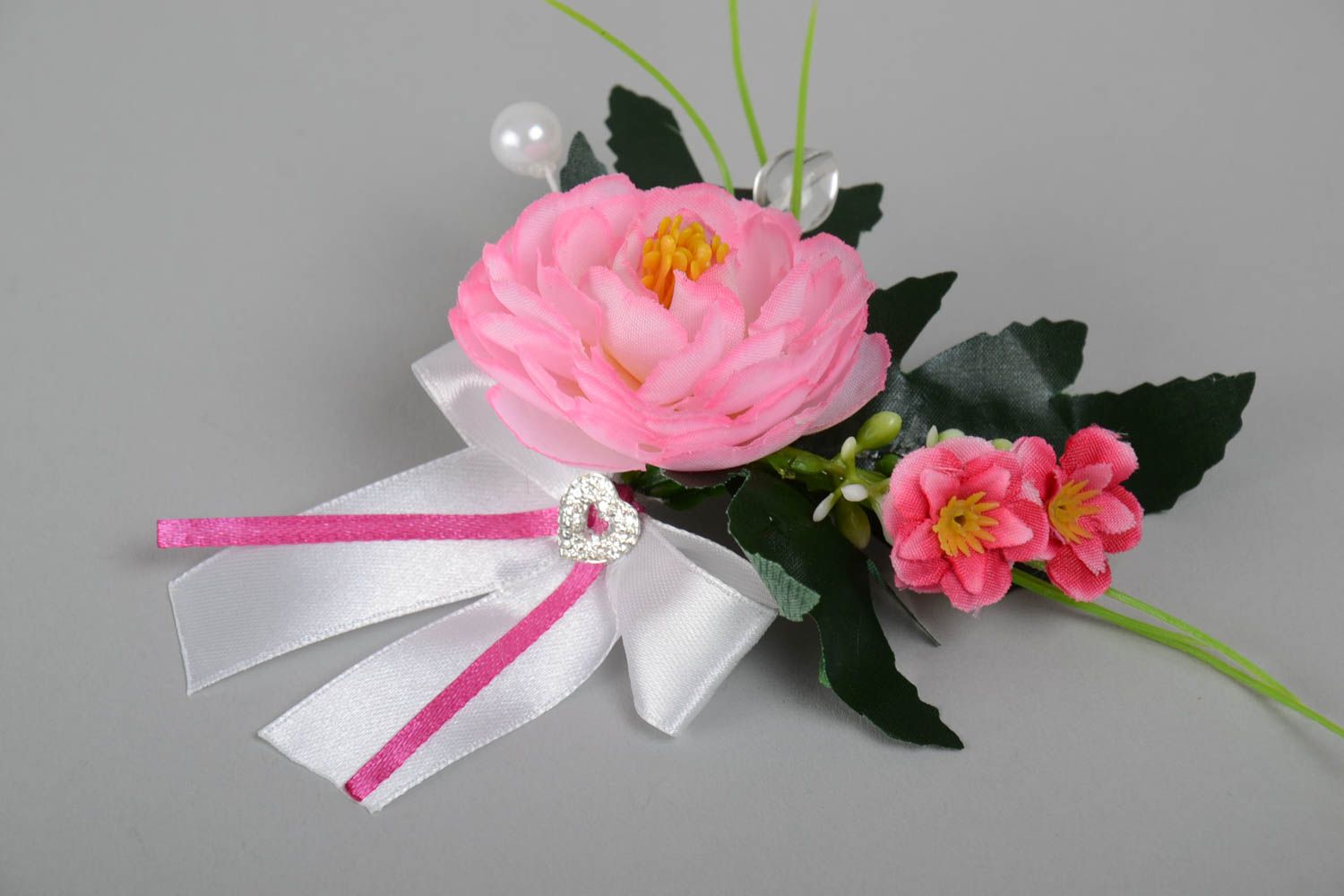 Große schöne handmade Boutonniere für Bräutigam mit rosafarbigen Kunstblumen  foto 2