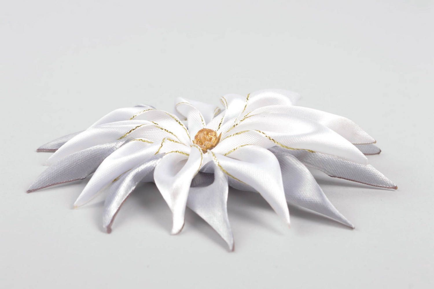 Silberfarbene Blume Haarspange handgemachter Schmuck Accessoire für Mädchen foto 3