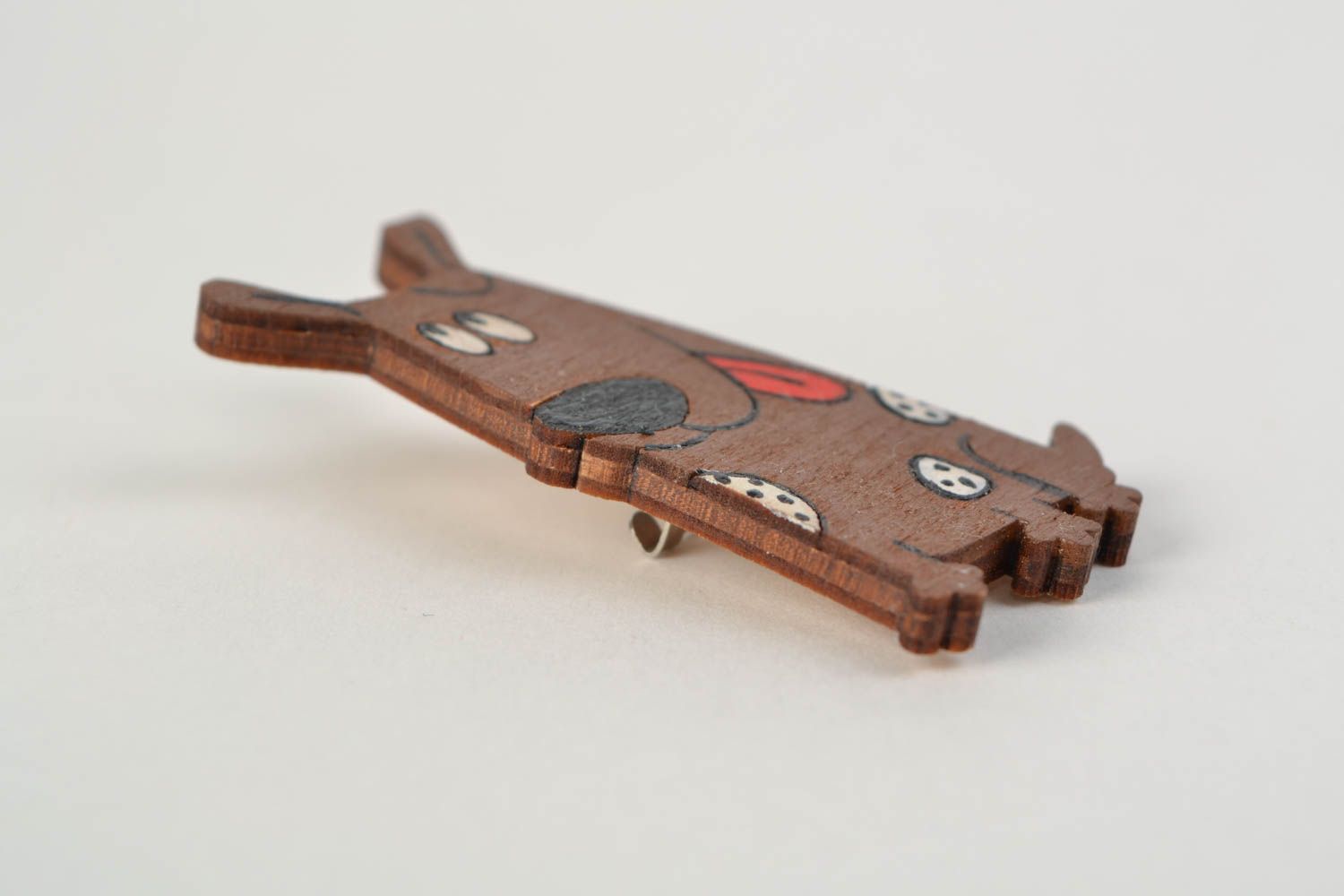 Broche en bois drôle faite main peinte en forme de chien marron accessoire photo 5
