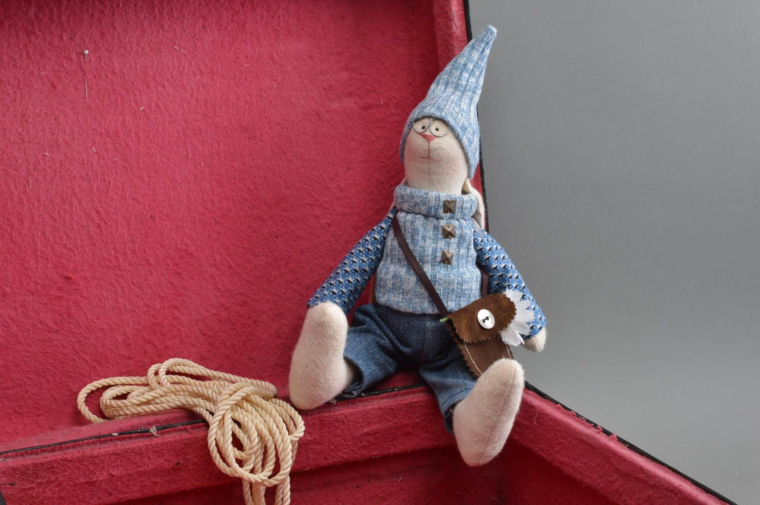 Poupée lièvre blanc en tissus vêtement bleu jouet original pour enfant photo 1