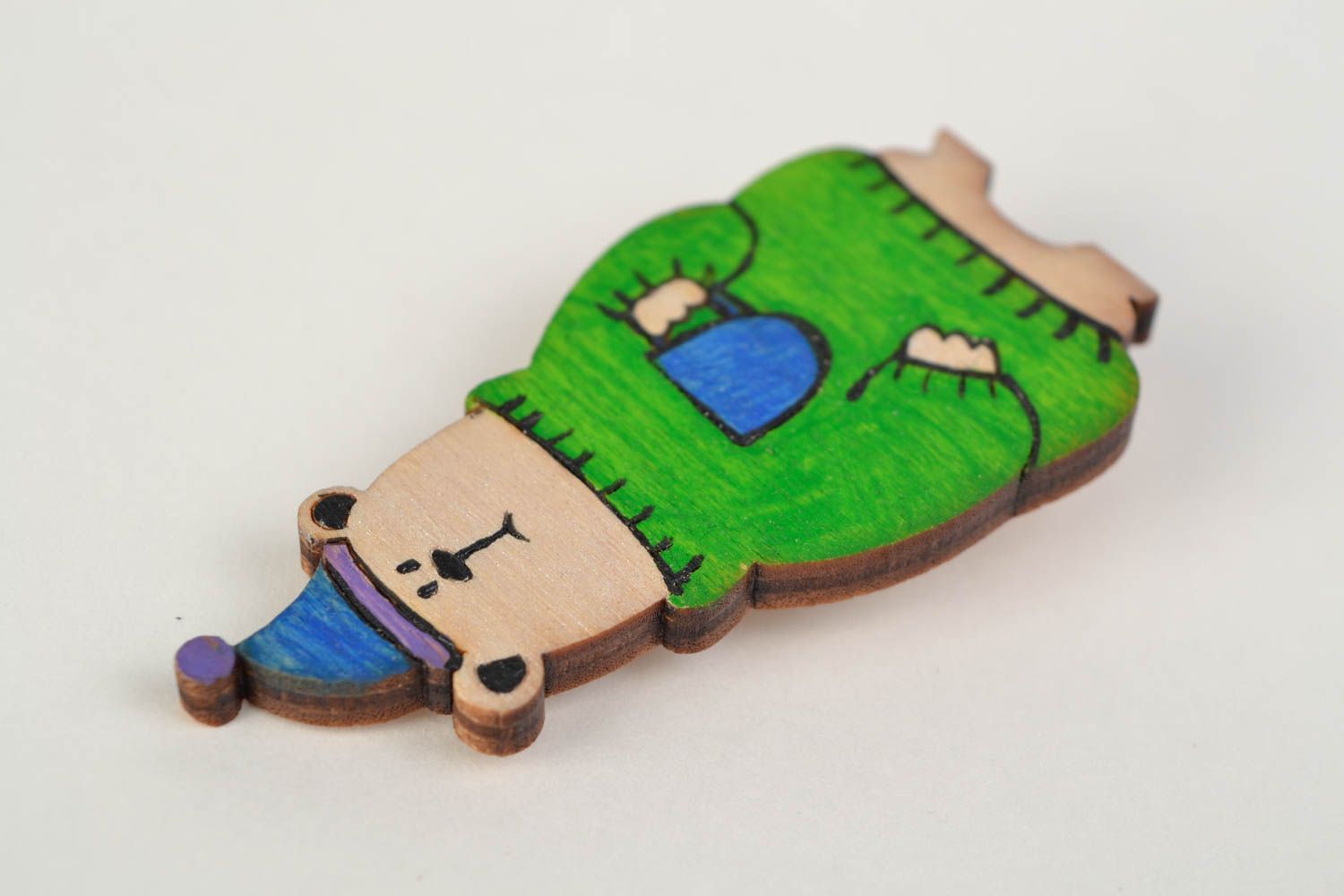 Брошь из дерева детская Мишка ручной работы с росписью акриловыми красками фото 3