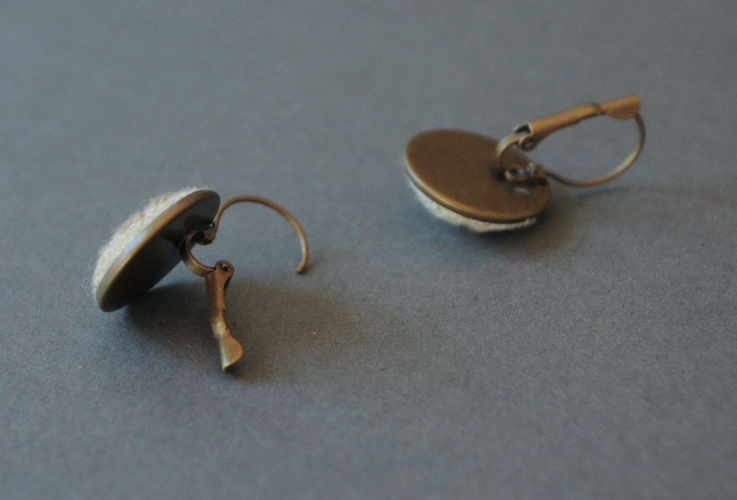 Vintage-Ohrringe mit Strickerei foto 2