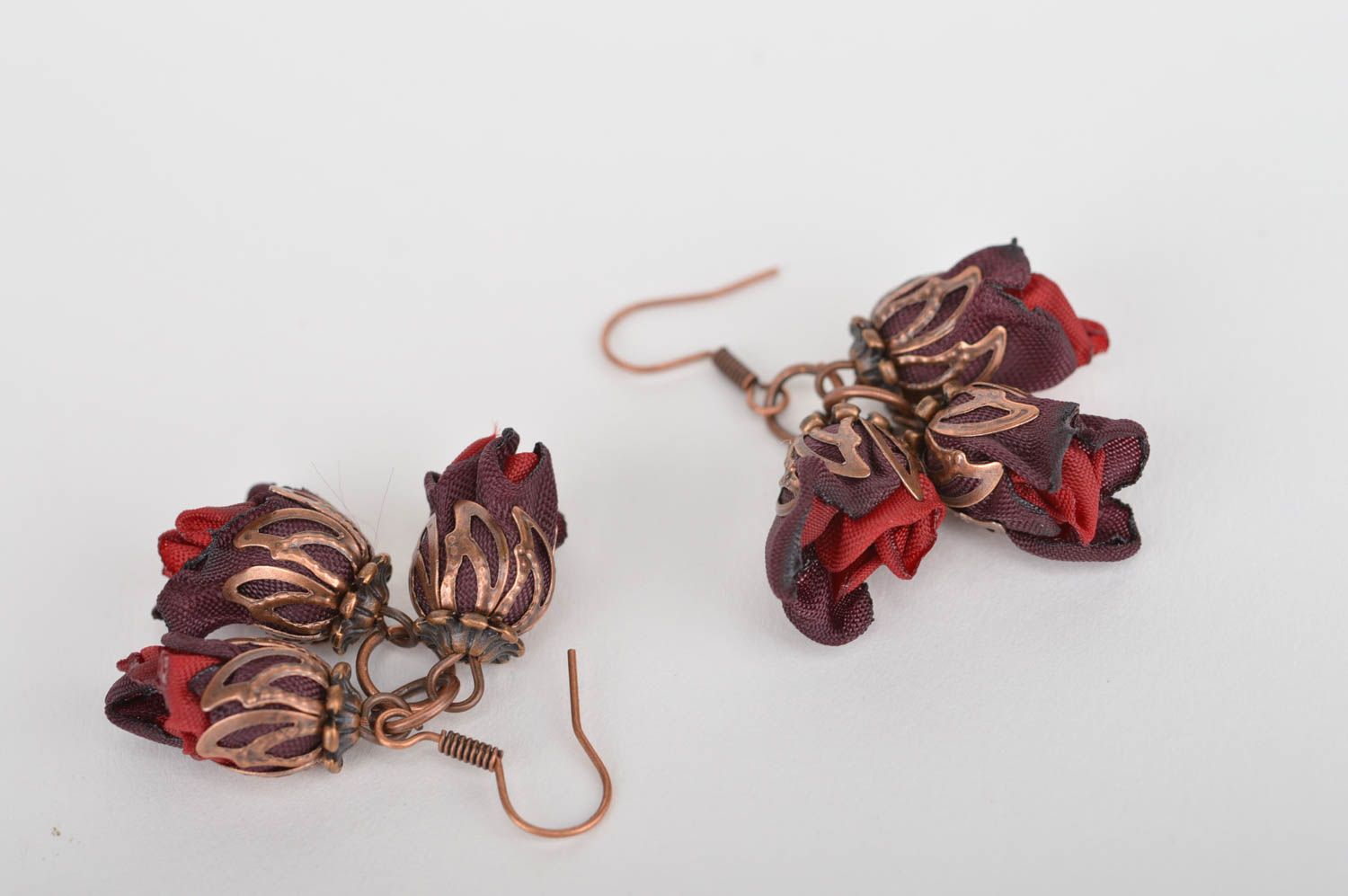 Boucles d'oreilles pendantes Bijoux fait main Cadeau pour femme fleurs bordeaux photo 4