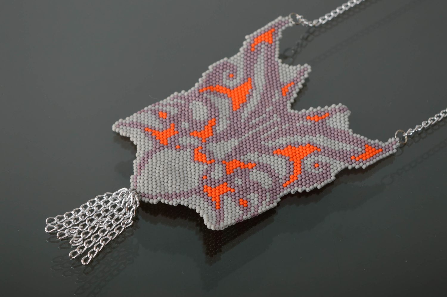 Wide beaded pendant with chain photo 1