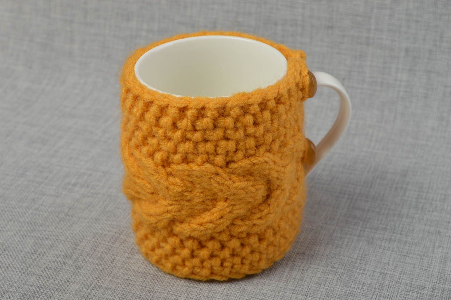 Чашка с вязаным чехлом ручной работы кружка для чая чехол на чашку оранжевый фото 1