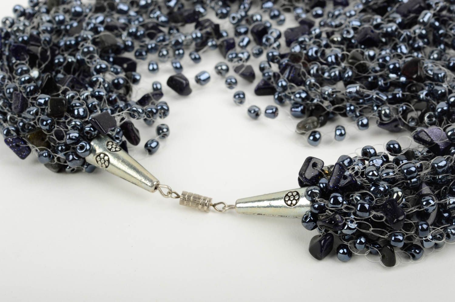 Collier perles rocaille Bijou fait main Accessoire femme volumineux noir design photo 3