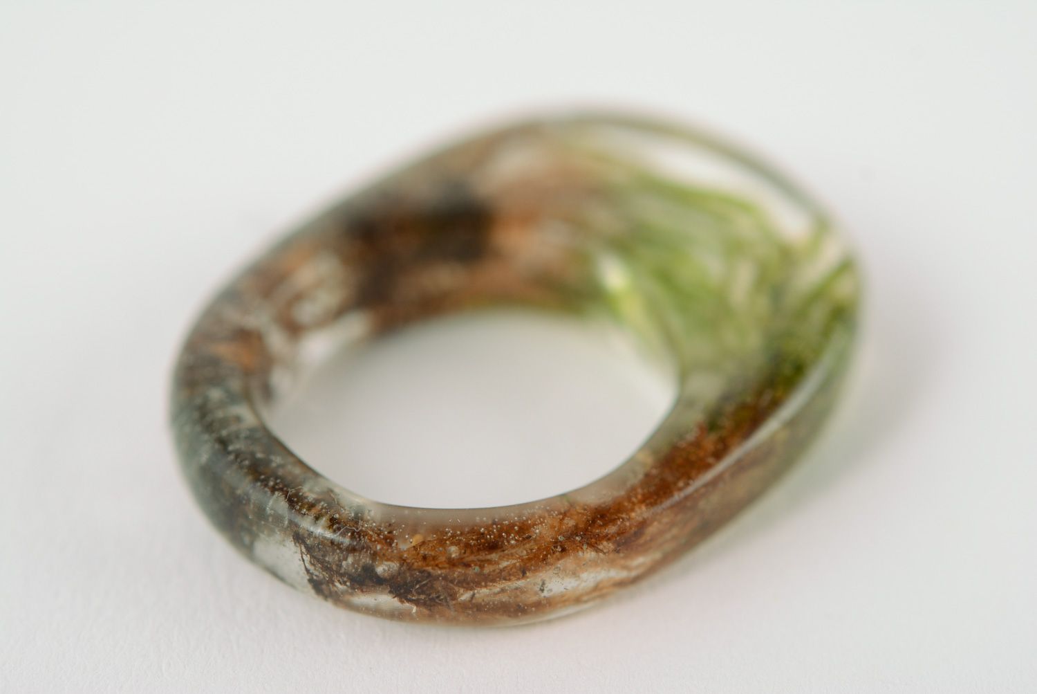 Schöner ungewöhnlicher handmade Ring aus Epoxidharz mit grünem Moos foto 5
