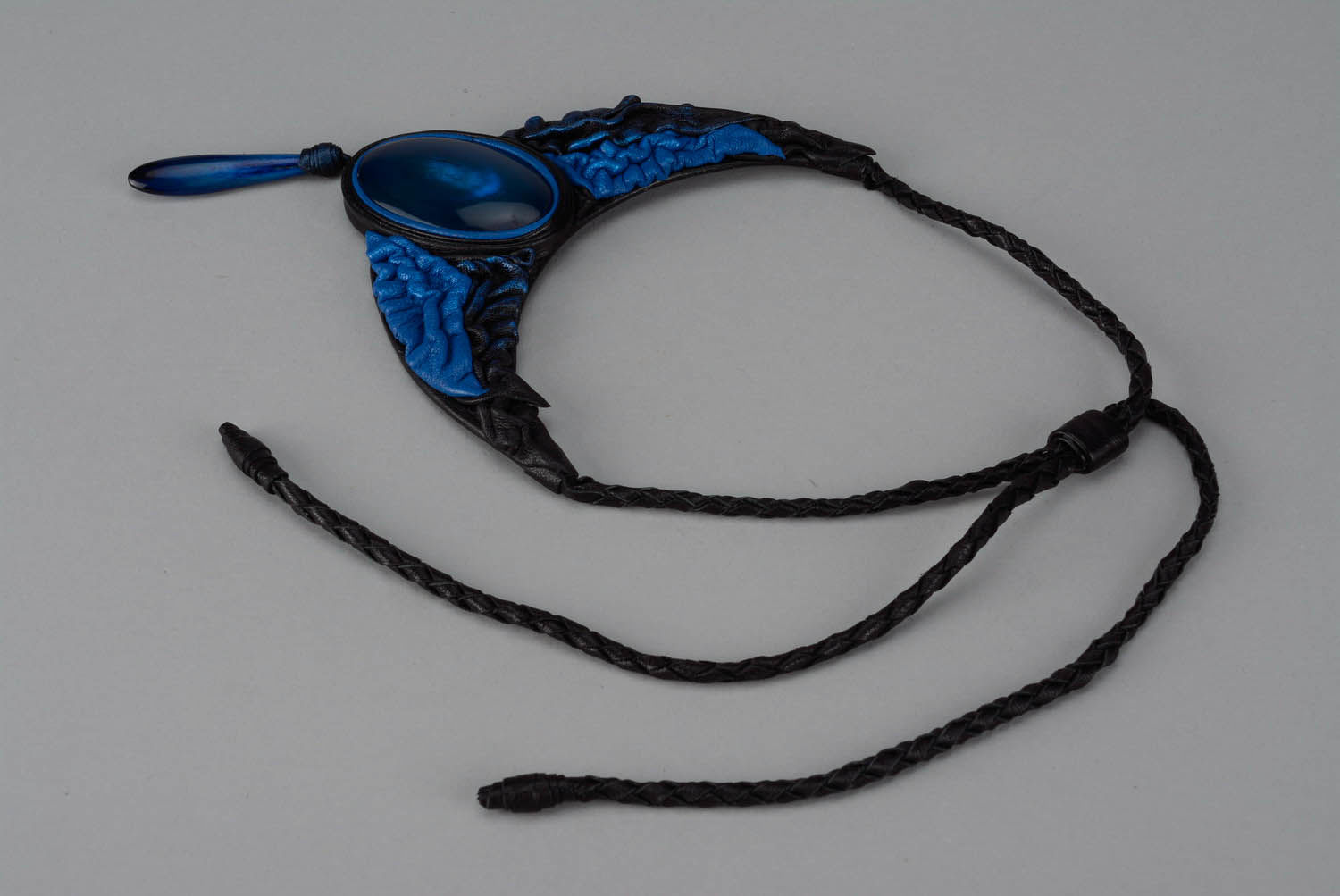 Necklace made of blue leather and horn photo 2