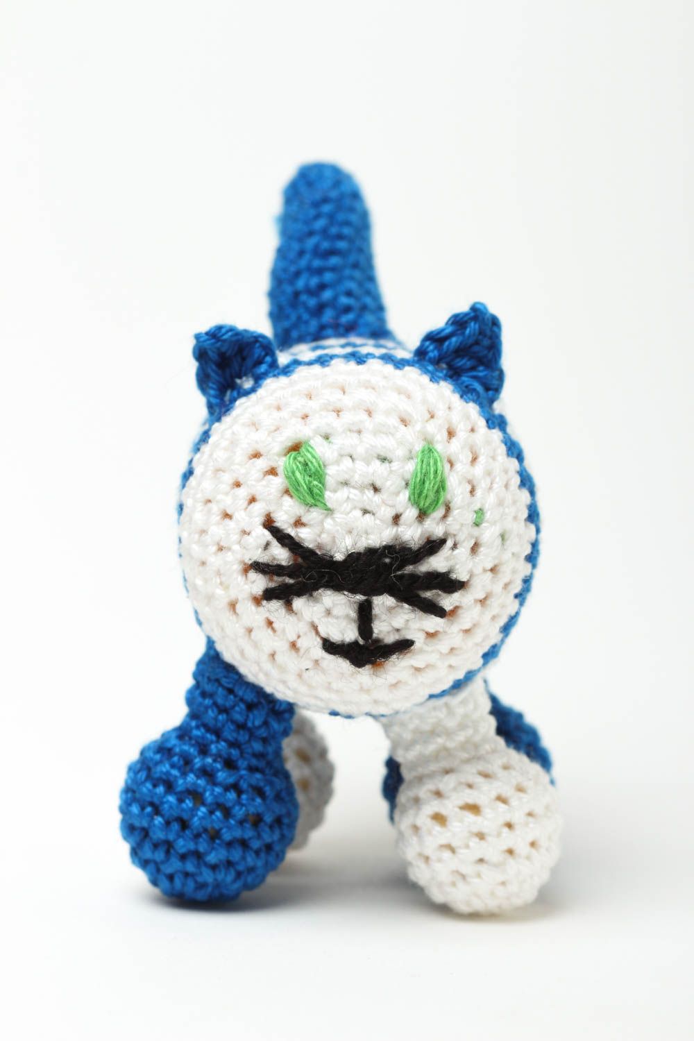 Schönes Spielzeug gehäkelt handmade Rassel Baby Katze Rassel Klapper blau weiß foto 2