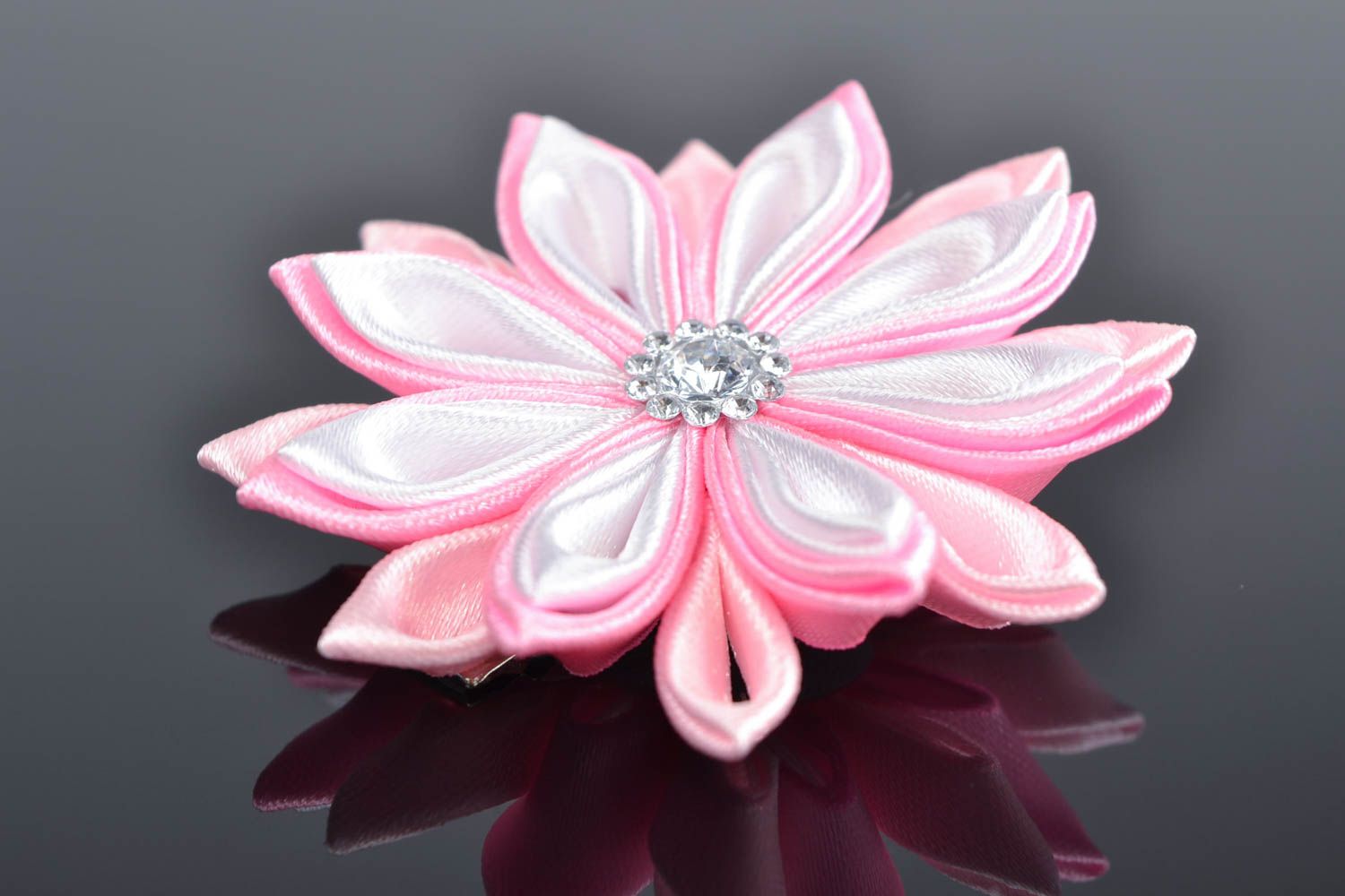 Barrette à cheveux fleur rose et blanc rubans de satin kanzashi faite main photo 1