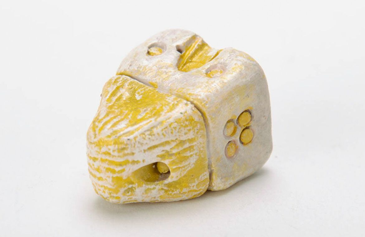 Figurine maisonnette d'argile 'Maison au toit jaune' photo 4