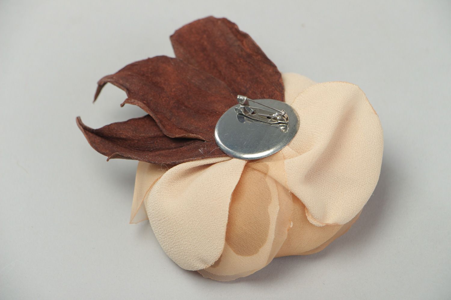 Large beautiful beige brooch hand made of genuine leather and chiffon Rose photo 3
