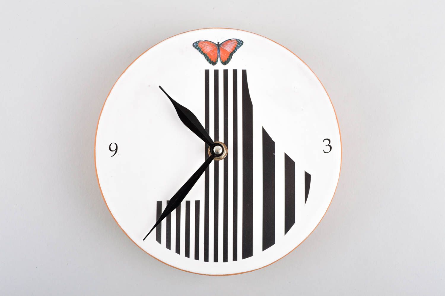 Horloge céramique faite main Horloge ronde en noir et blanc Décoration maison photo 2