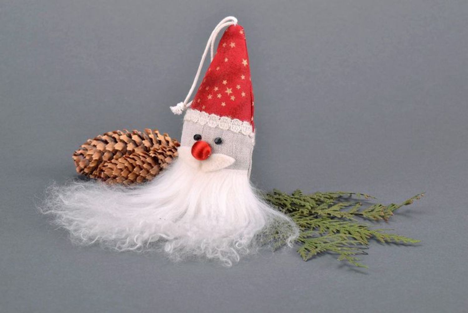 Елочная игрушка из меха и синтепуха Дед Мороз фото 1