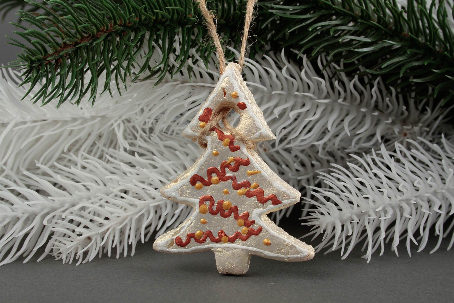 Deko Weihnachtsbaum handmade Figur aus Salzteig weißer Weihnachtsbaum Schmuck foto 1