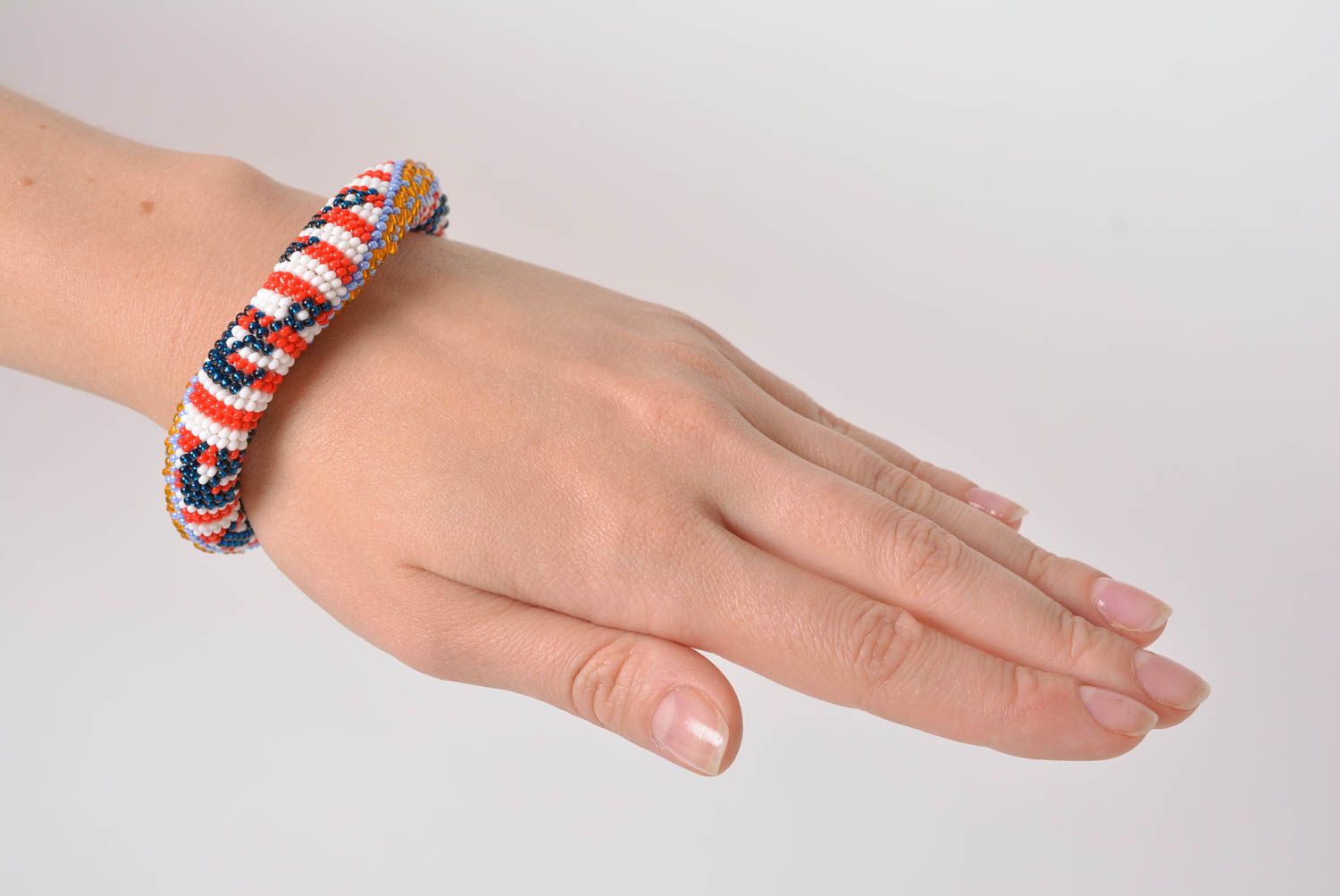 Bracelet fait main spirale au crochet multicolore en perles de rocaille Marin photo 2