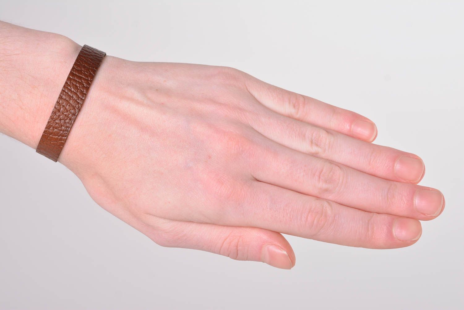 Handmade Designer Schmuck Leder Armband Accessoire für Frauen braun dünn foto 2