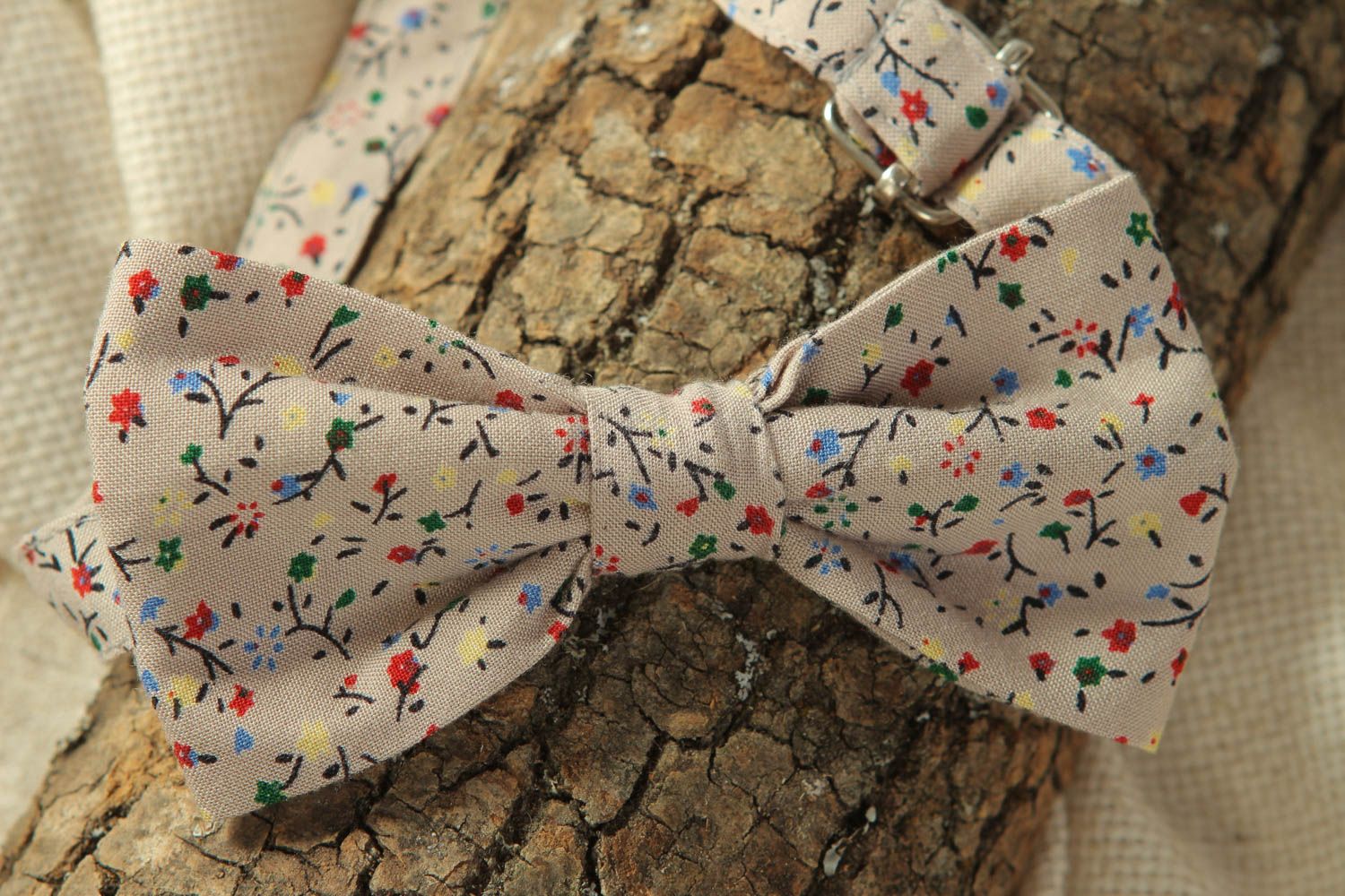Нарядный галстук-бабочка из ткани с принтом фото 5