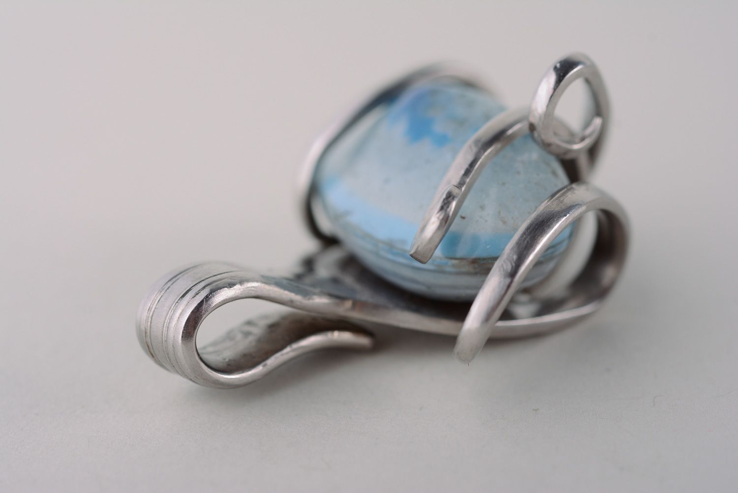 Металлический кулон из мельхиоровой вилки с голубым камнем фото 5