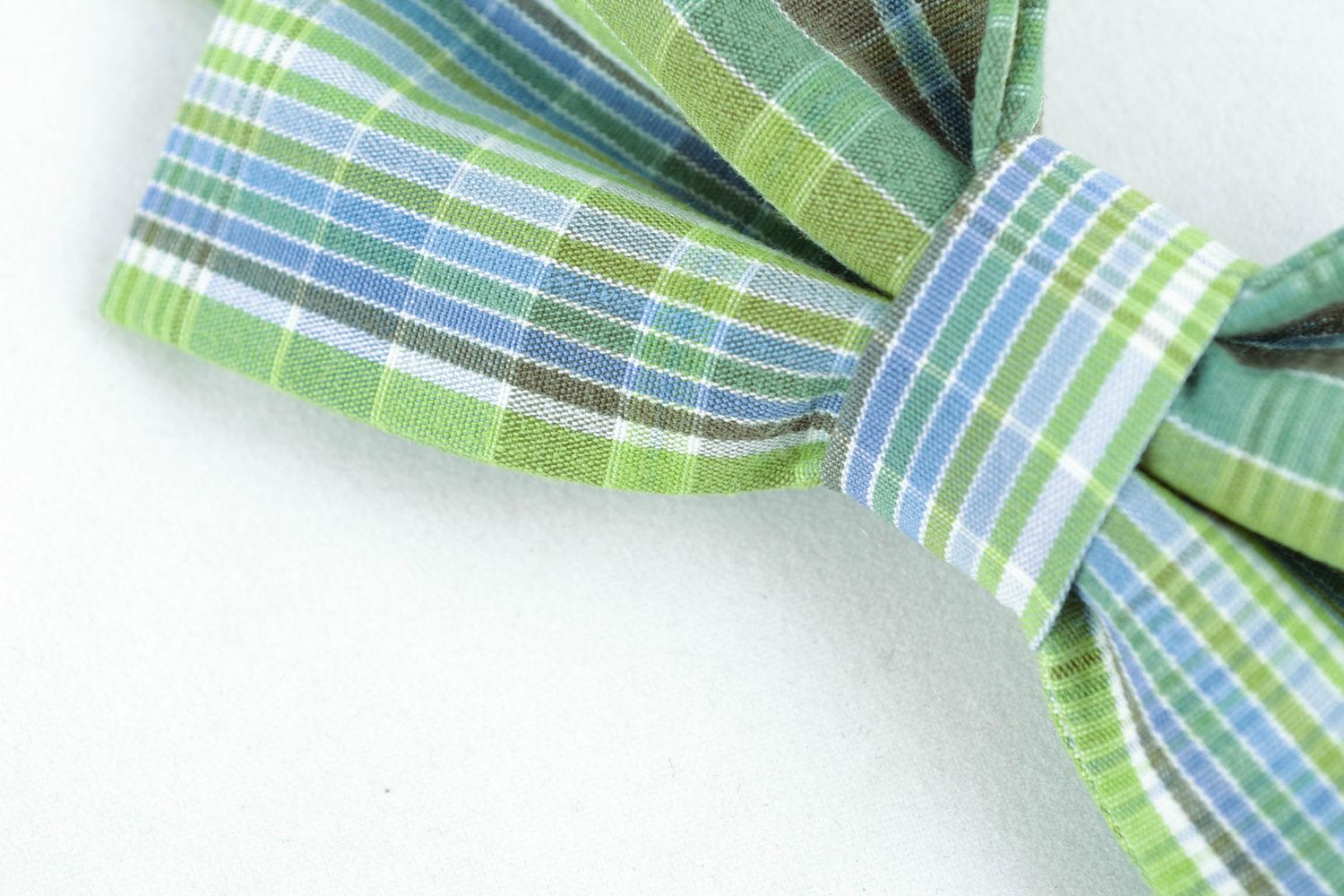 Текстильный галстук-бабочка в оригинальную клеточку фото 3