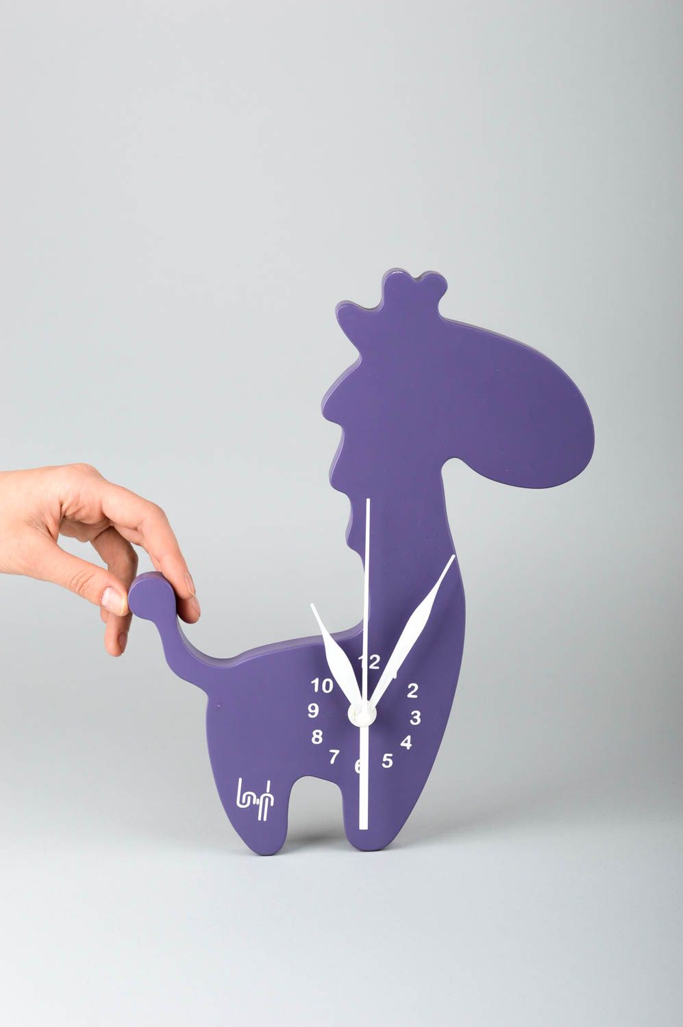 Horloge cheval violet Horloge fait main en bois peint Déco chambre enfant photo 1