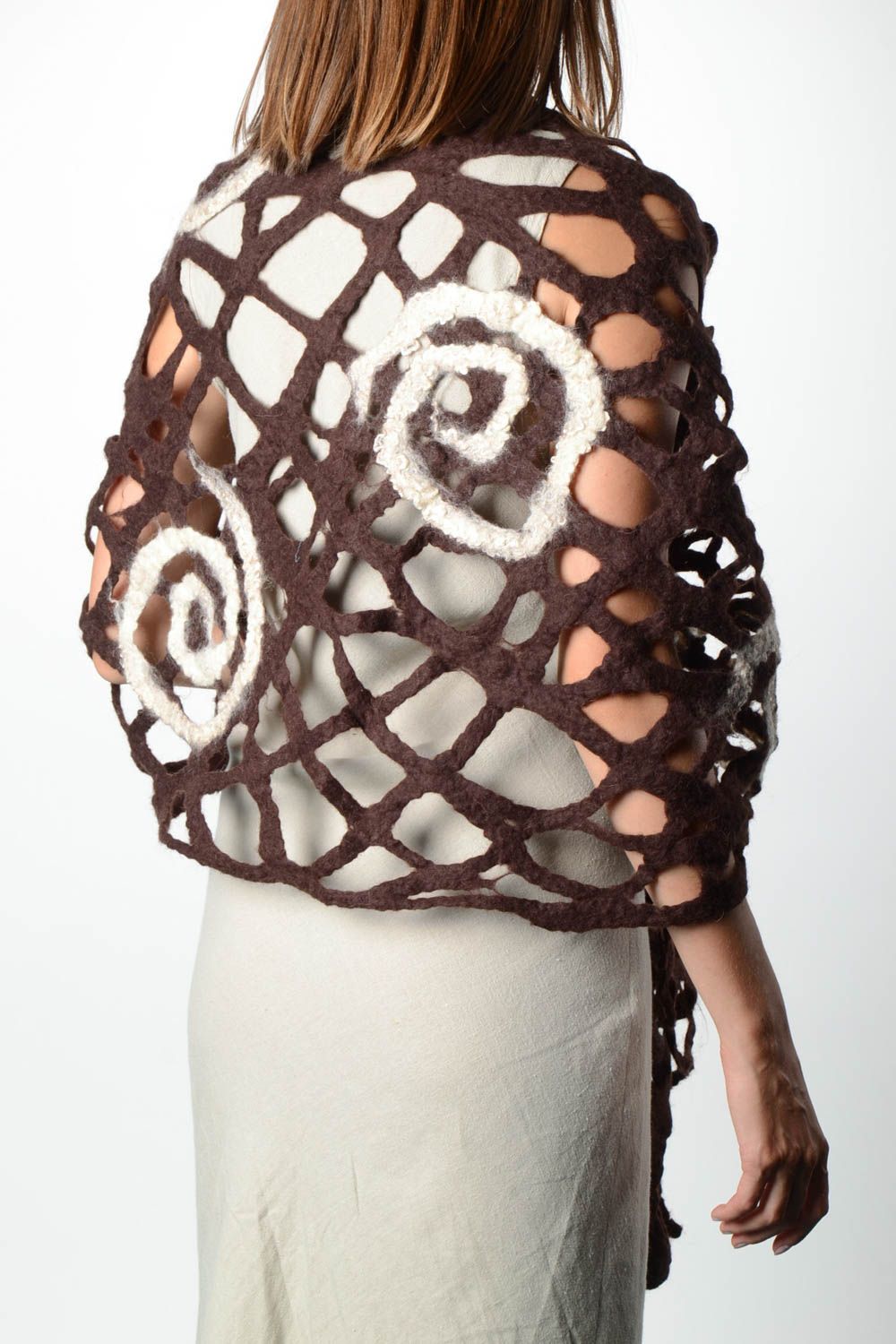 Женский шарф палантин ручной работы валяный палантин из шерсти коричневый фото 2