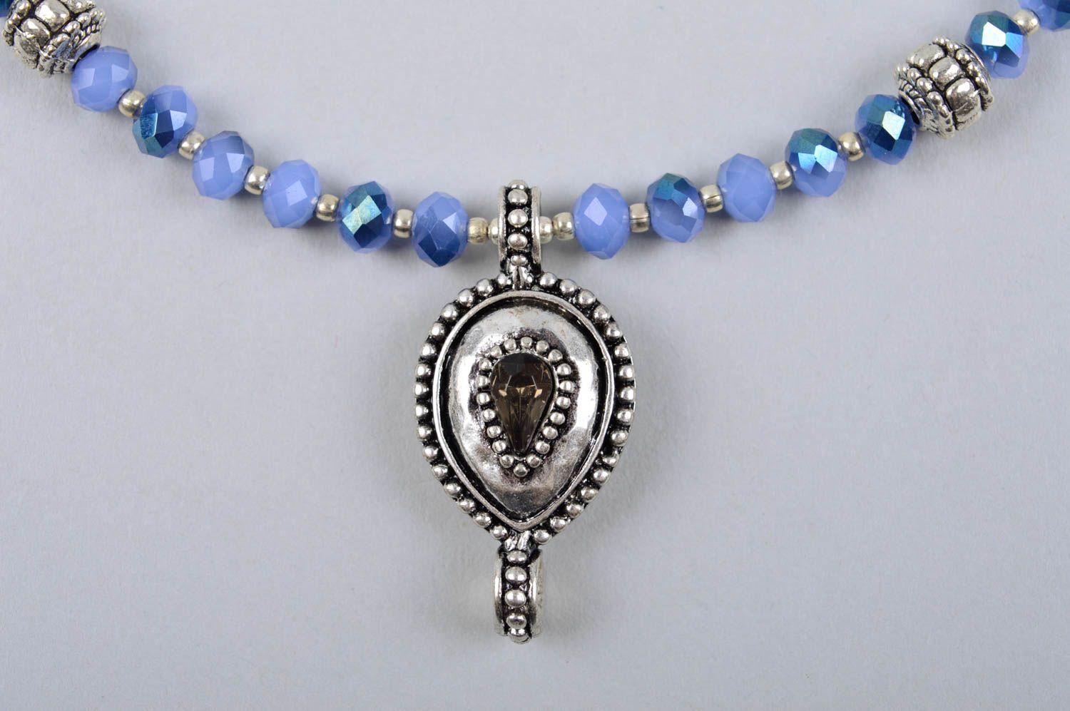 Collier fantaisie Bijou fait main en cristaux bleus Accessoire pour femme photo 3