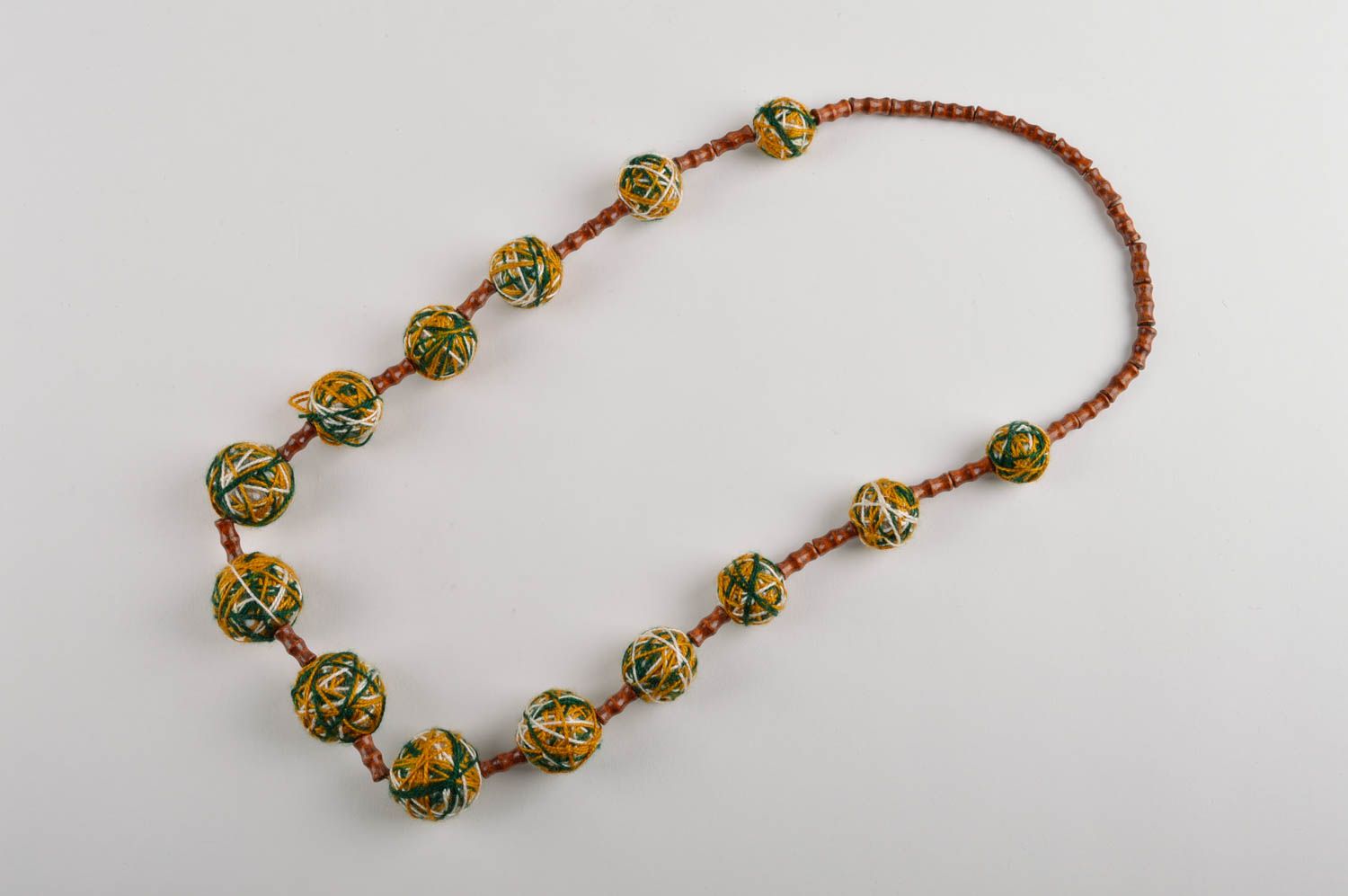 Handmade Damen Collier aus Fäden Modeschmuck Halskette Accessoire für Frauen  foto 4