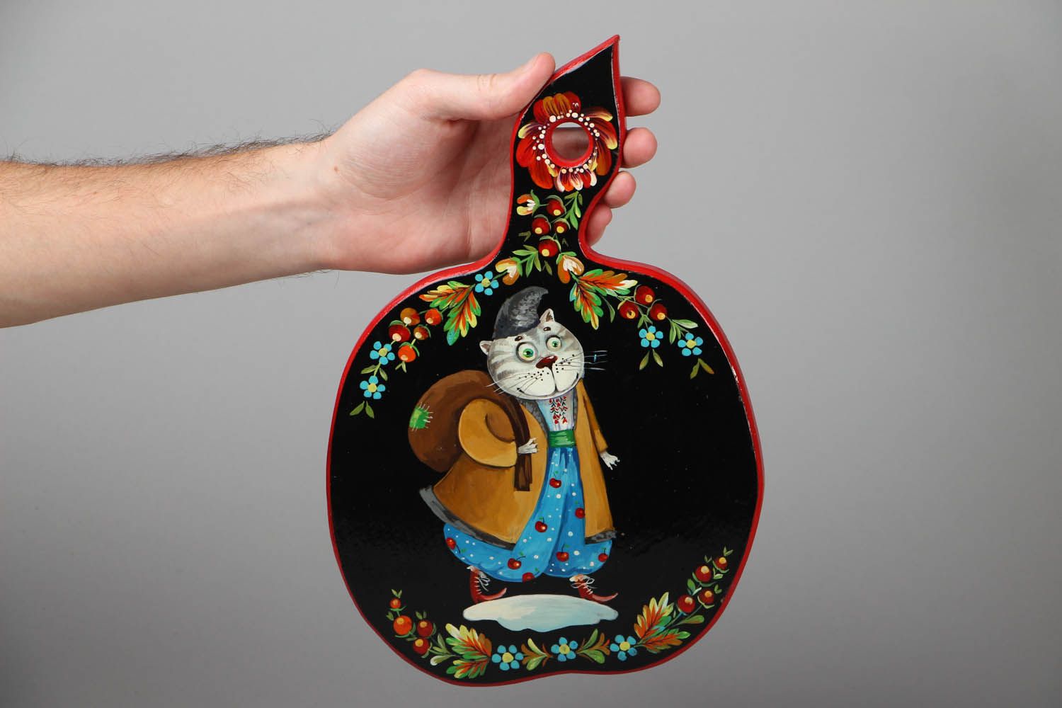 Tábua de corte decorativa feita à mão de madeira e pintada Gato com um saco foto 4