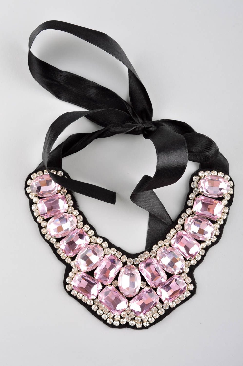 Stoff Halskette handgemachtes Damen Collier Designer Schmuck mit rosa Kristallen foto 2