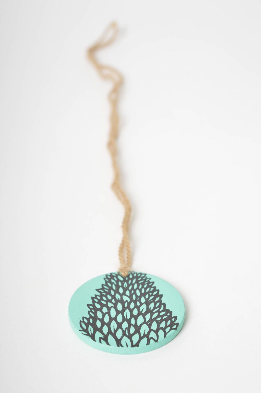 Кулон ручной работы украшение на шею аксессуар из дерева круглый кулон фото 4