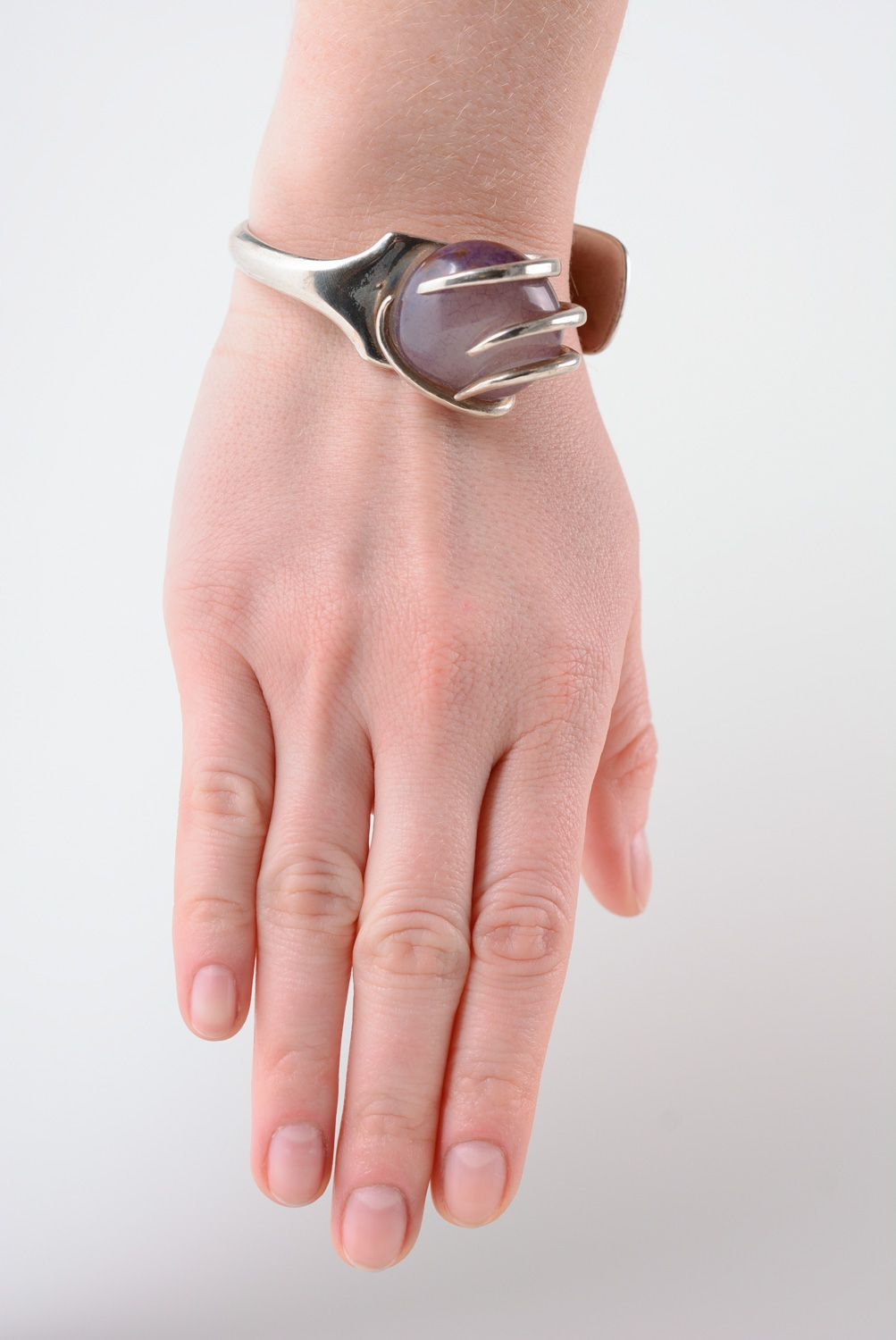 Bracelet en maillechort étroit fait main à partir de fourchette avec pierre photo 2