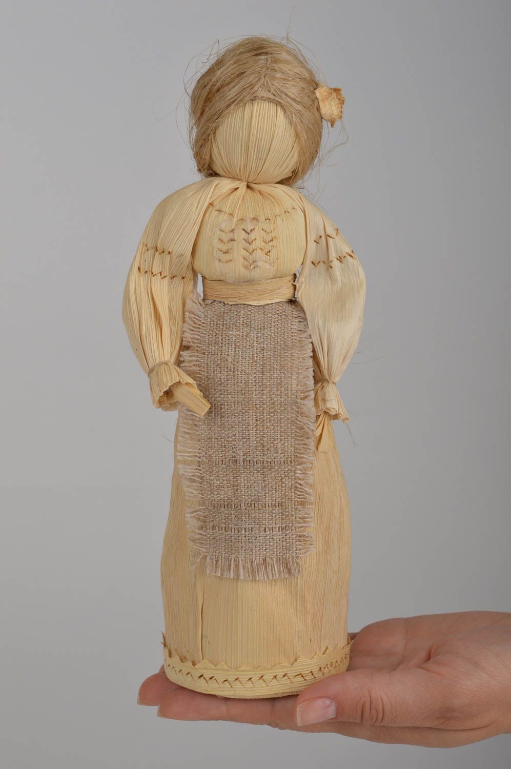 Handgemachte Statuette im Ethno Stil Mädchen mit Zopf aus Maisblättern öko rein foto 2