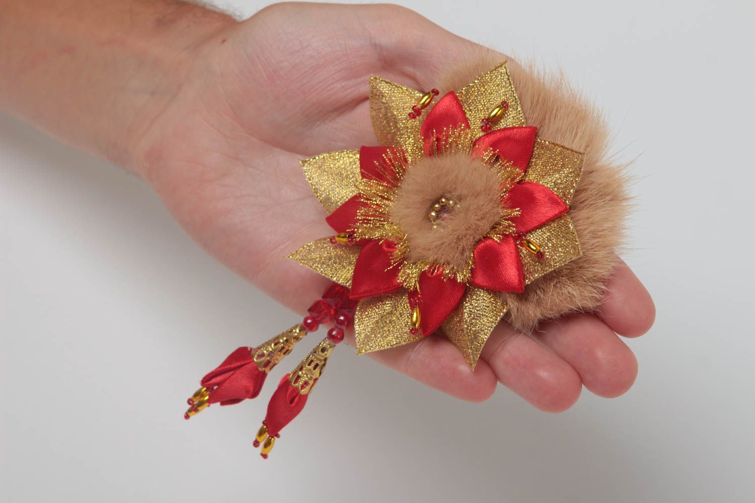 Broche fleur Bijou fantaisie fait main Accessoire femme en fourrure et tissu photo 5
