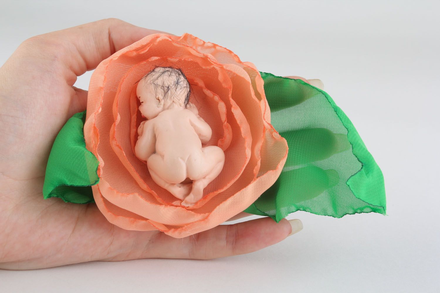 Statuette décorative faite main originale avec bébé dans une fleur souvenir photo 4