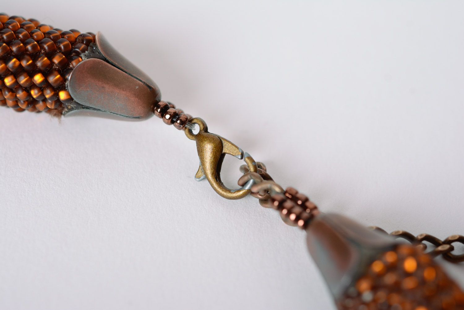 Collier spirale en perles de rocaille avec ornement géométrique fait main photo 4