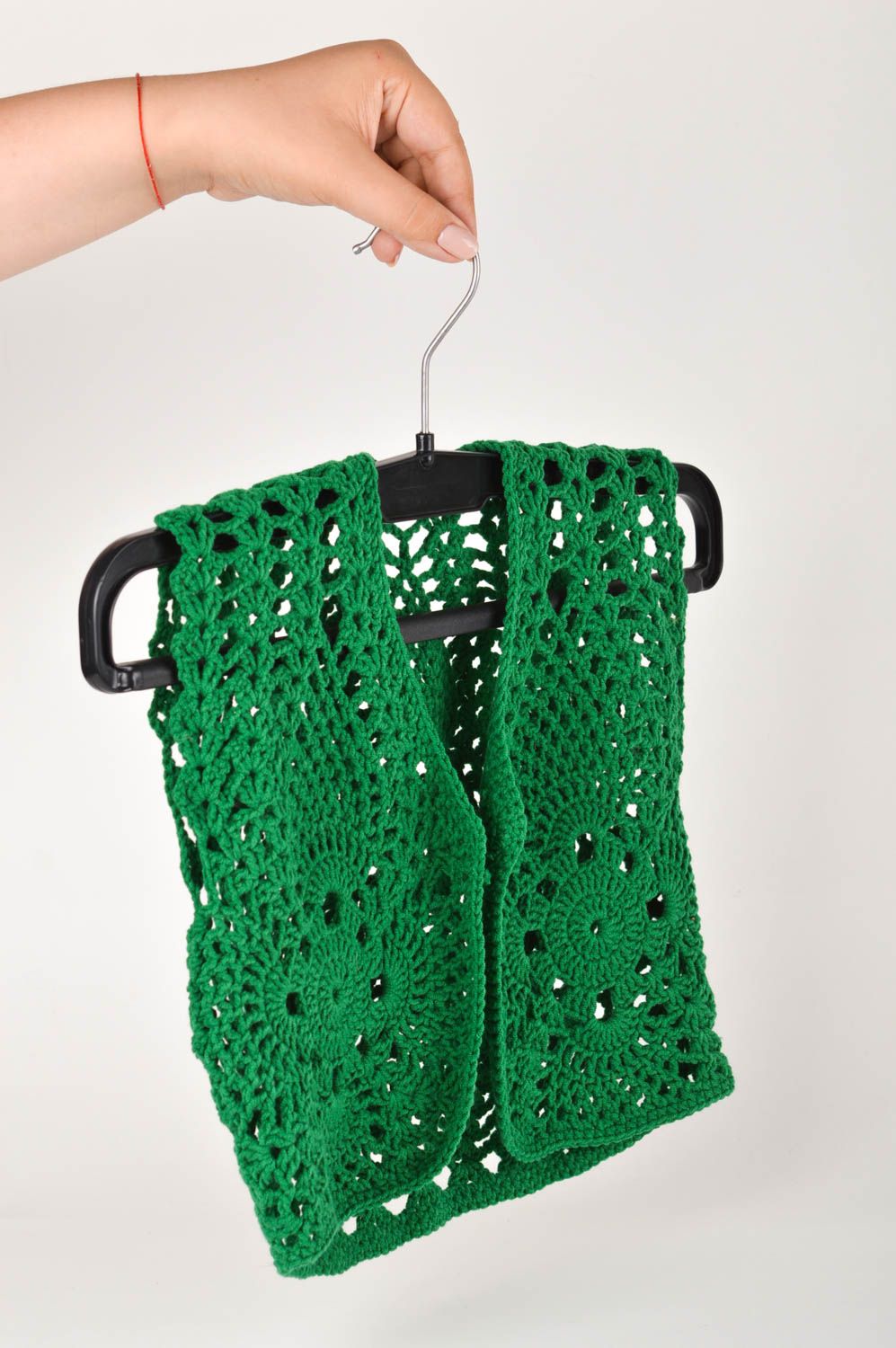 Gilet sans manche fille fait main vert ajouré laine Vêtement enfant Idée cadeau photo 2