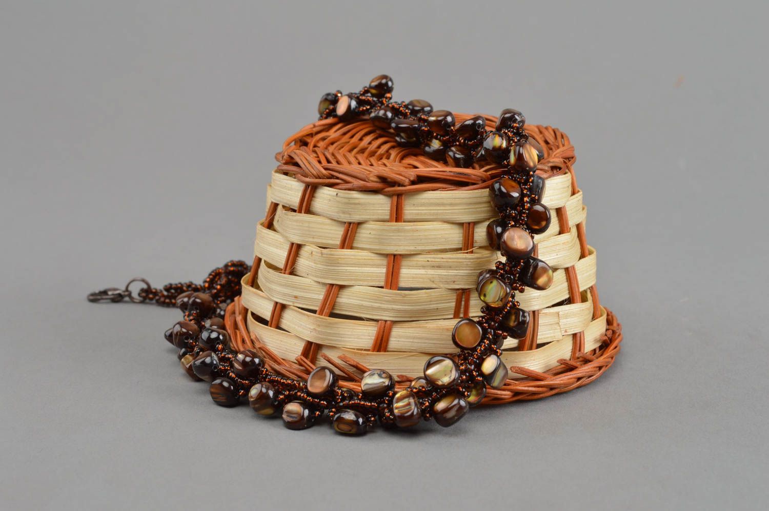 Glasperlen Halskette mit Perlmutter langes dunkles Collier handmade Designer  foto 1