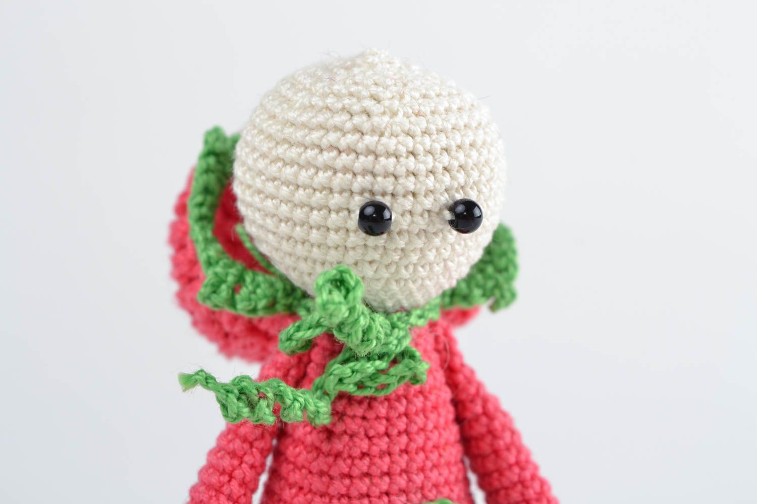 Petite poupée en coton tricotée au crochet faite main originale pour enfant photo 4