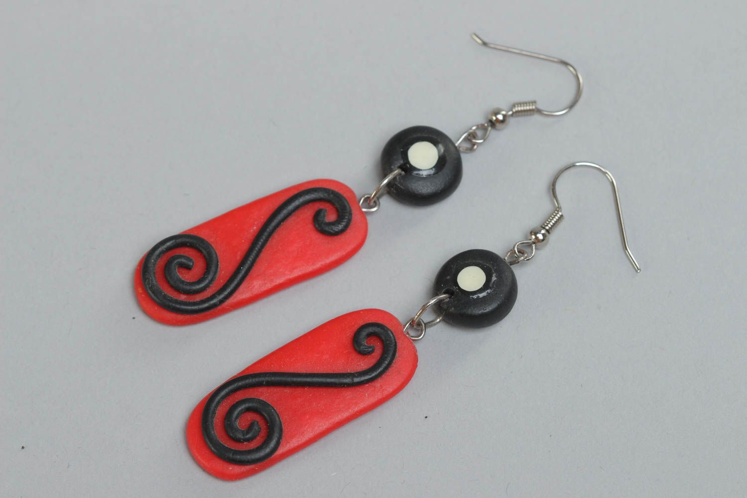 Handmade long polymer clay dangling earrings in red and black colors photo 2