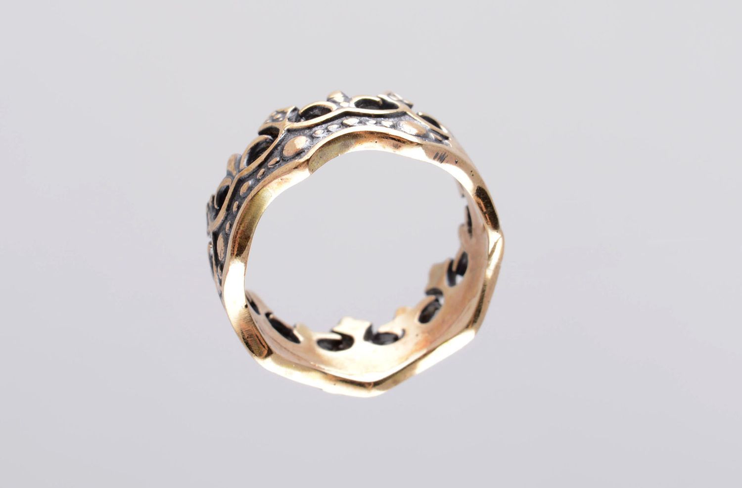 Кольцо ручной работы бронзовое кольцо почерненное женское кольцо оригинальное фото 4