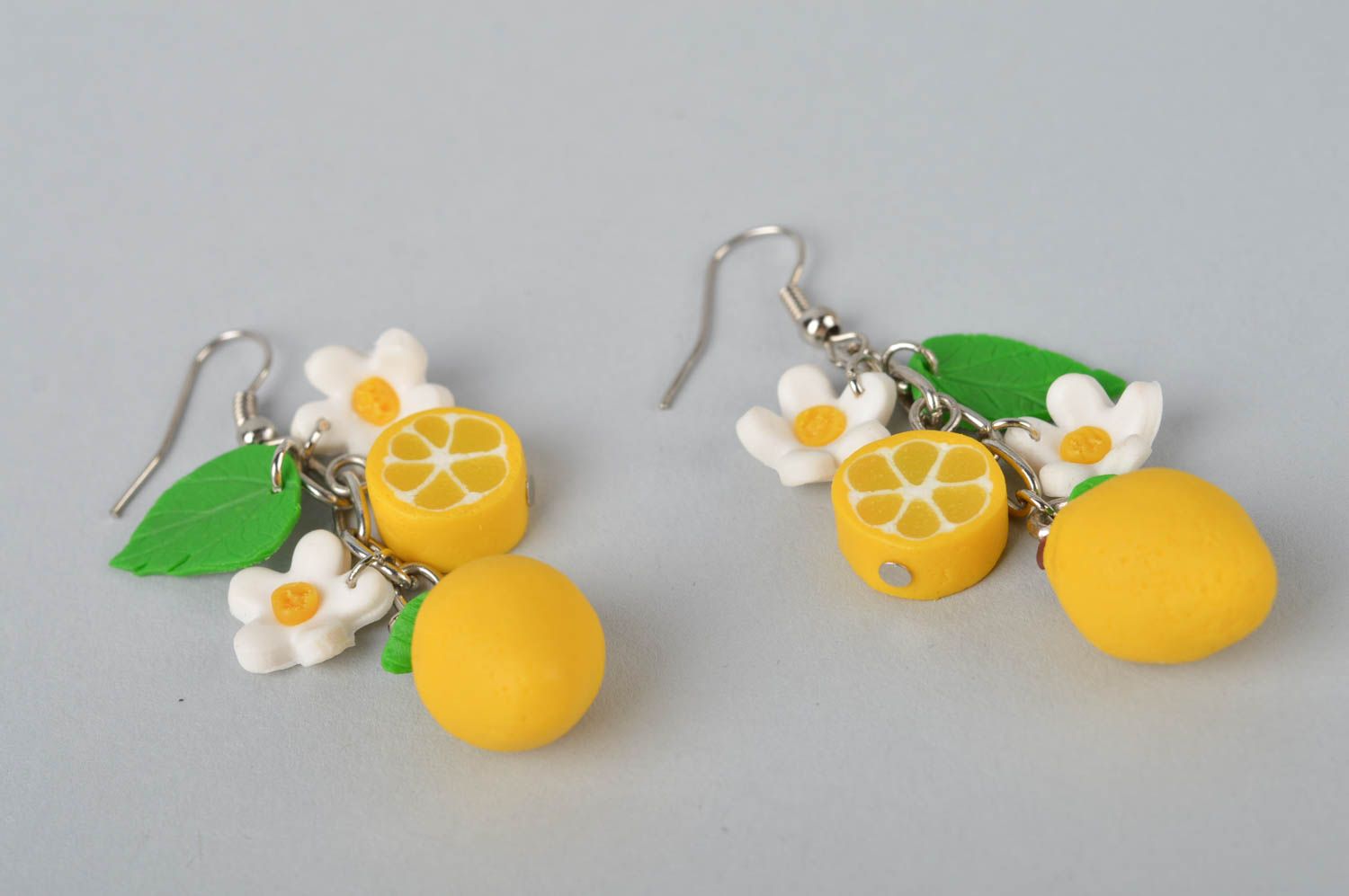 Boucles d'oreilles pendantes Bijou fait main citron design Accessoire femme photo 2