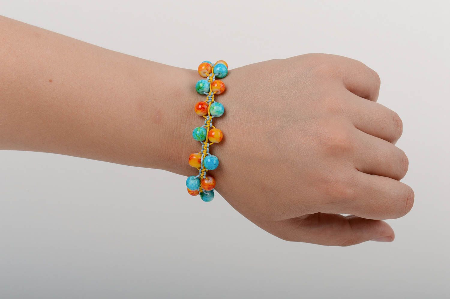 Bracelet en perles de verre bleu orange technique de macramé fait main photo 5