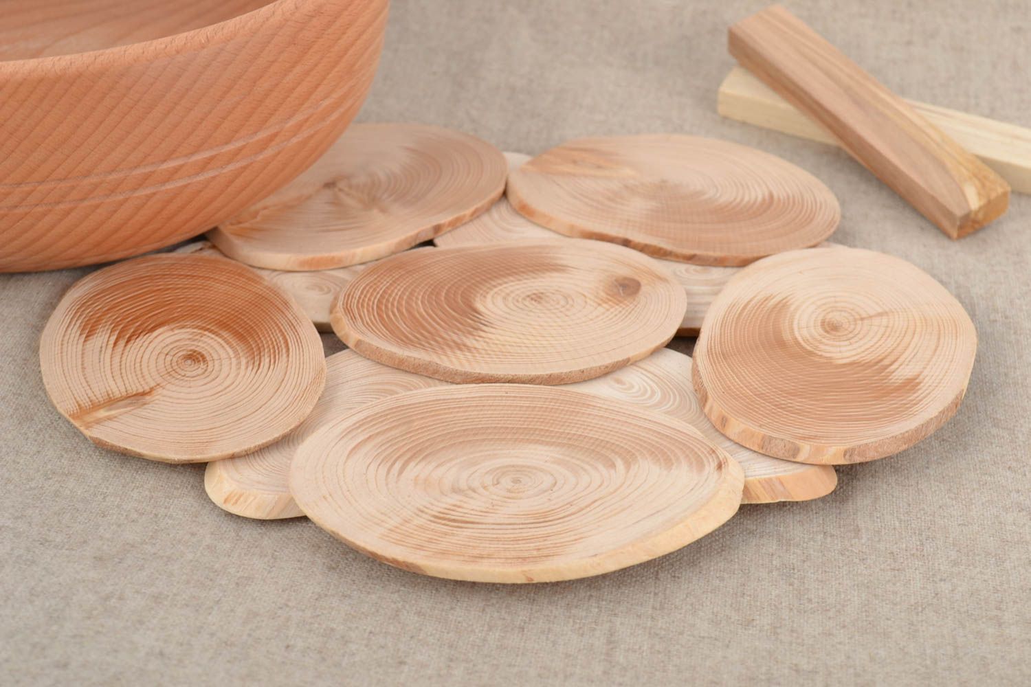 Подставка для кастрюль и другой горячей посуды деревянная круглая ручной работы фото 1