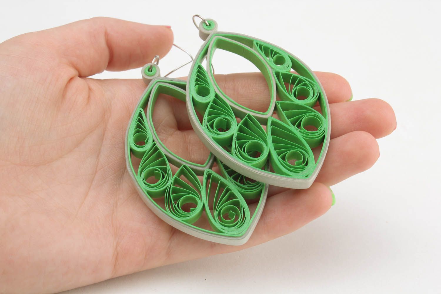 Green quilling paper earrings photo 5