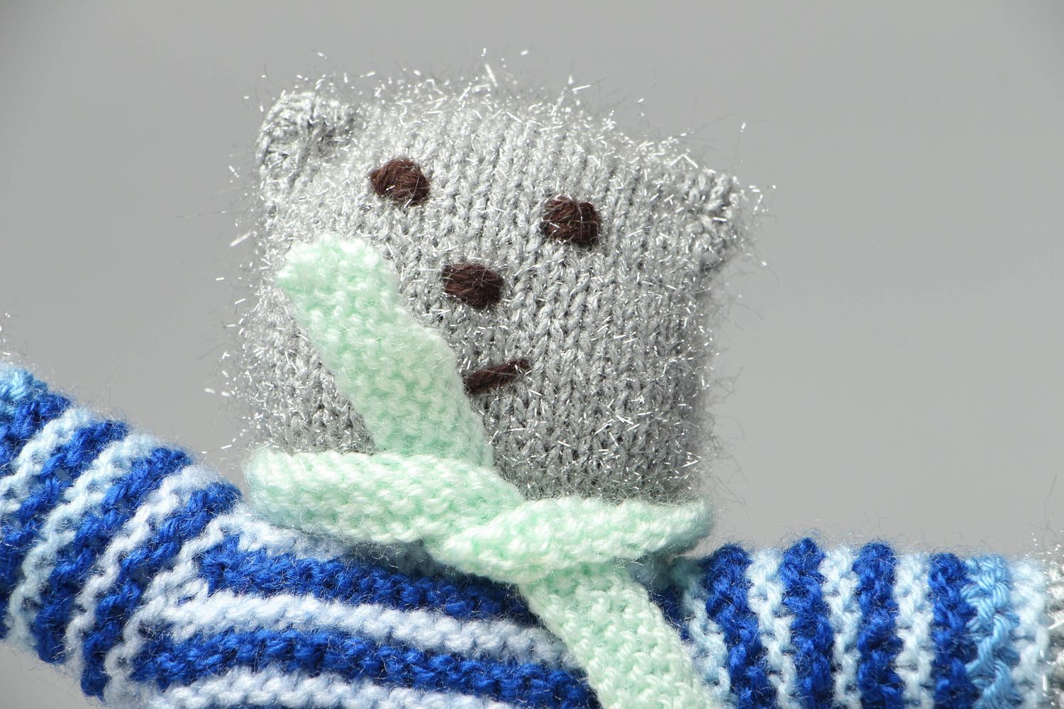 Peluche tricotée avec des aiguilles Ours  photo 2