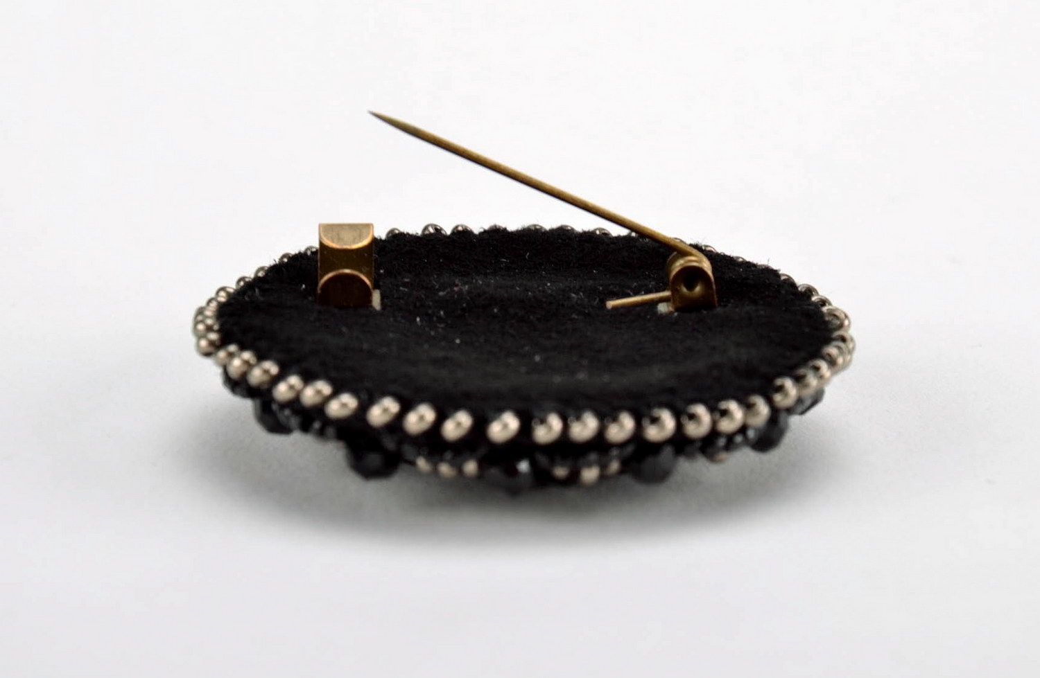 Brooch with leather basis photo 4