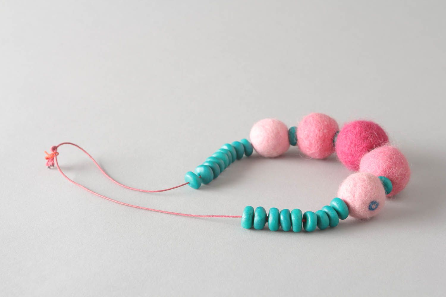 Woolen bead necklace photo 3