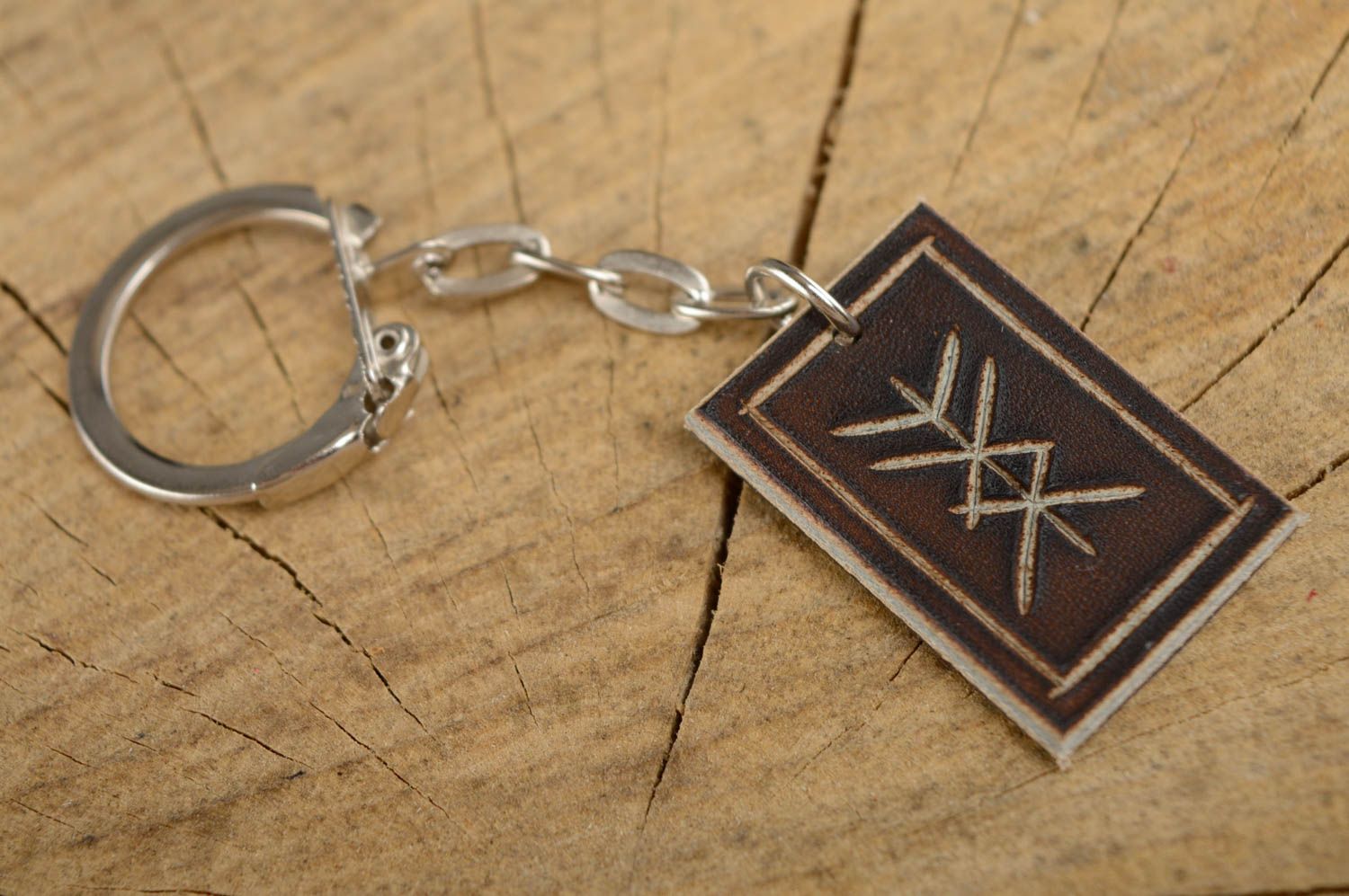 Porte-clés en cuir naturel avec runes pendentif porte-bonheur fait main marron photo 1